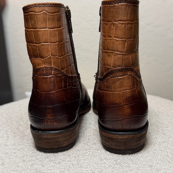 FRYE Billy Ankle Bootie Cognac Brown Croc Leather Size 7.5 - Picture 6 of 8